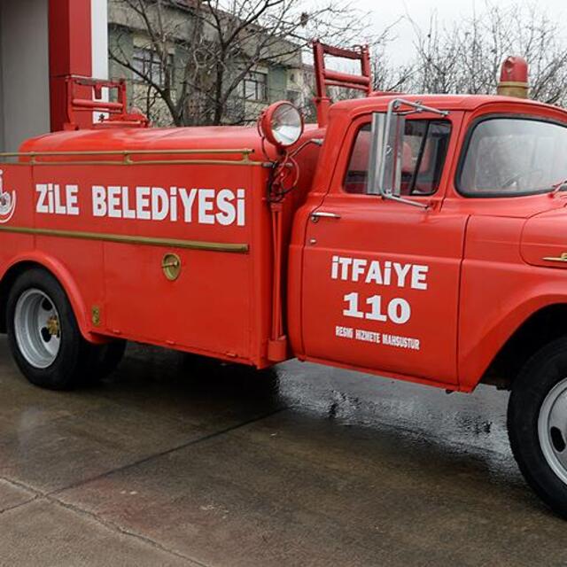 1957 model itfaiye aracını ilk günkü gibi koruyor