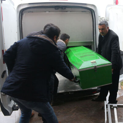 Çocuklarının gözü önünde korkunç infaz