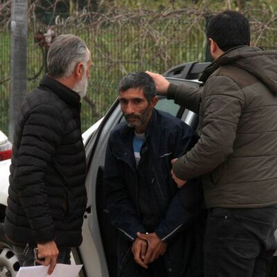 Boşanmak isteyen 20 yıllık eşini önce çekiç sonra bıçak ile öldürdü!