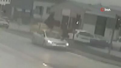 İnsanın kanını donduran kaza! Abla ve kardeşe çarptı!