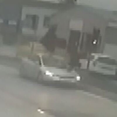 İnsanın kanını donduran kaza! Abla ve kardeşe çarptı!