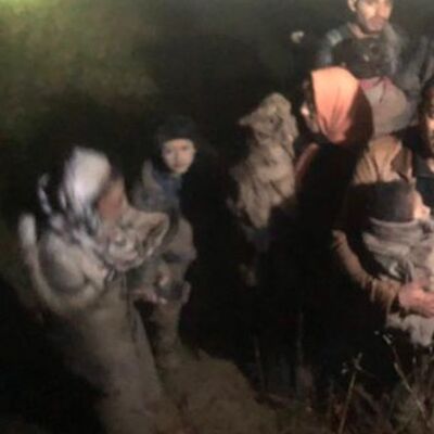 Çocukları nefesleriyle ısıtmaya çalıştılar!