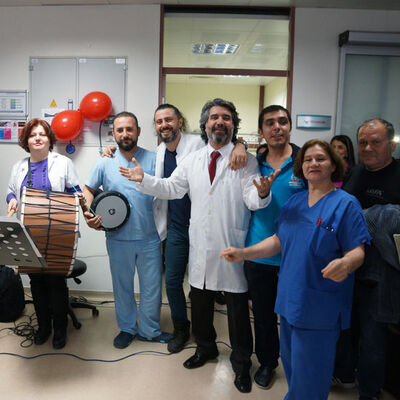 Doktorlar söyledi, hastalar eğlendi