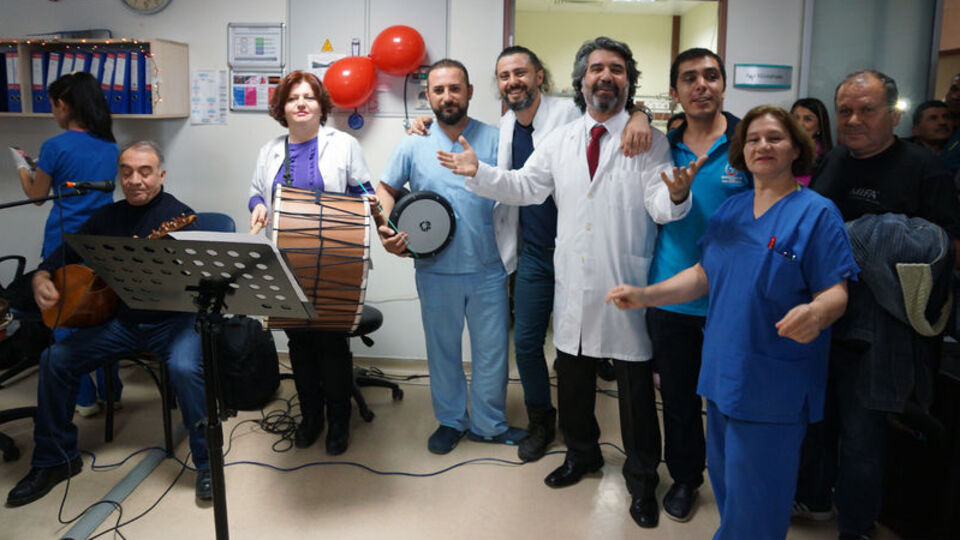 Doktorlar söyledi, hastalar eğlendi