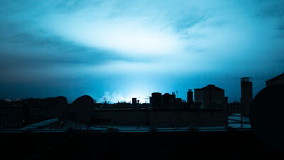 New Yorkluları korkutan mavi ışık!