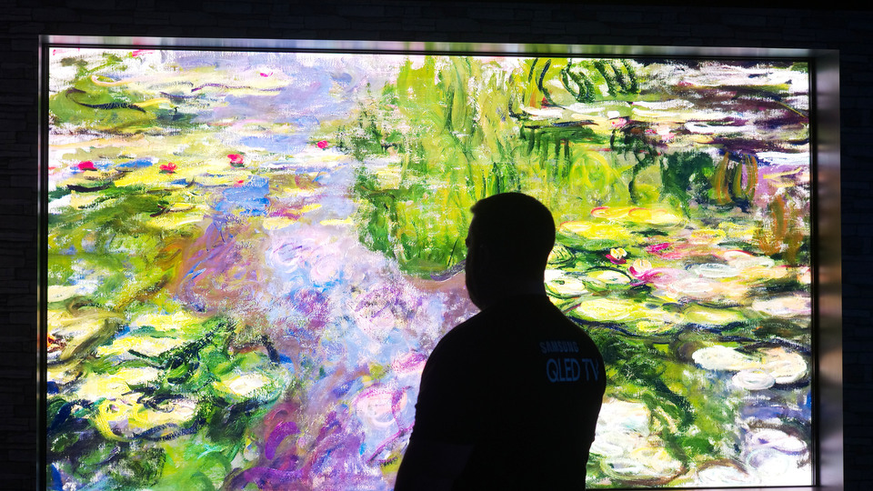 Akıllı TV'yi evdeki cihazların kumandası yaptı