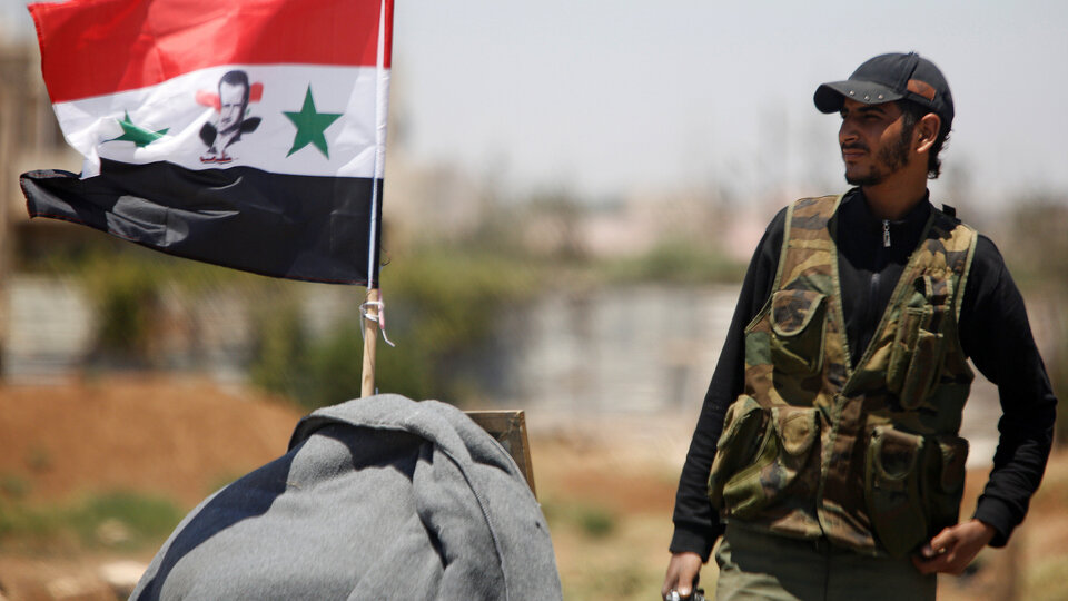 Reuters: Suriye ordusu Münbiç'e bayrak dikti