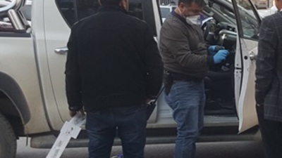 Taş atıp 300 bin lirayı çaldılar