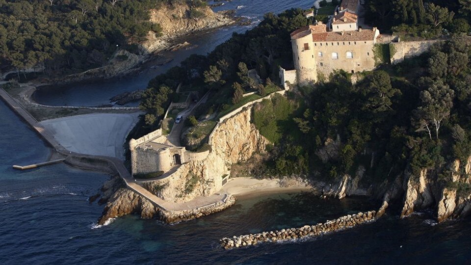 'Sarı Yelekliler'in baskınının ardından Macron'a tatil yok!