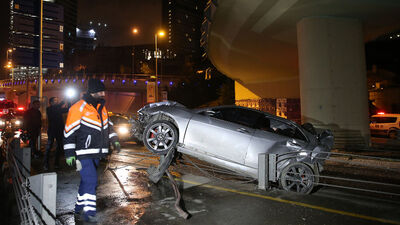 Şişli'de feci kaza! Polisten kaçan otomobil viyadükten düştü