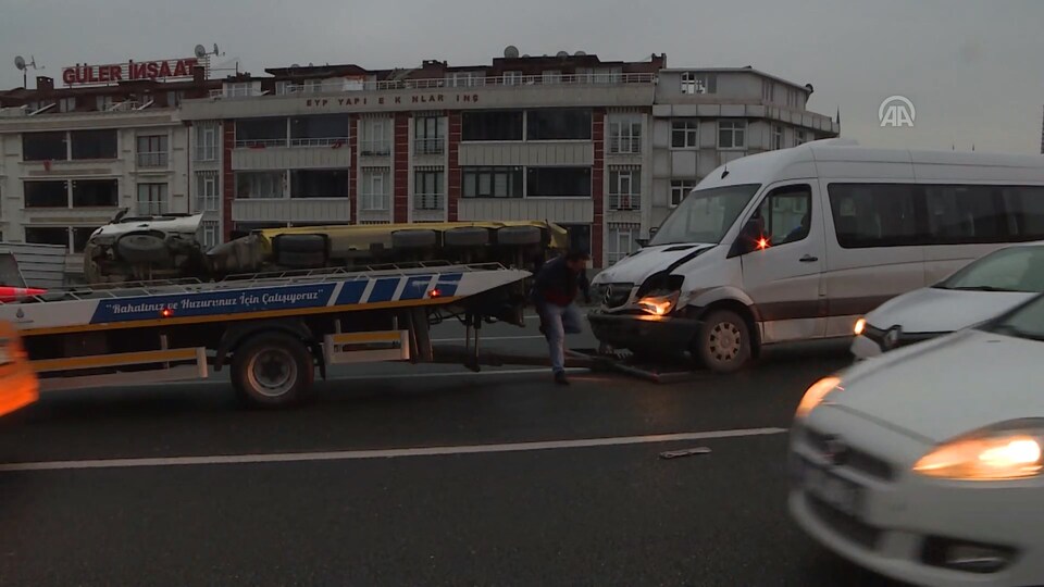 TEM'de faciadan dönüldü! Trafik kilitlendi