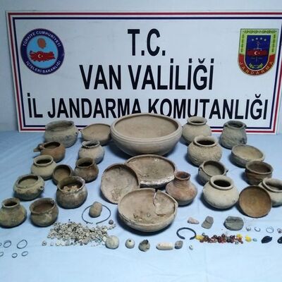 Van'da paha biçilmez 334 parça tarihi eser ele geçirildi!