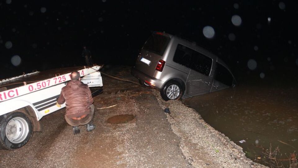 Direksiyon hakimiyetini kaybetti, gölete düştü: 1 ölü, 1 yaralı