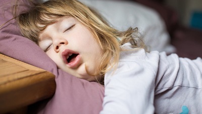 Çocuğunuz ağzı açık uyuyorsa dikkat!