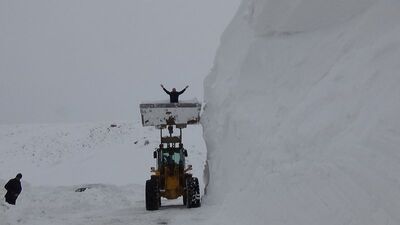 Yarım saat önce yaşananları unutup bu pozu verdiler!