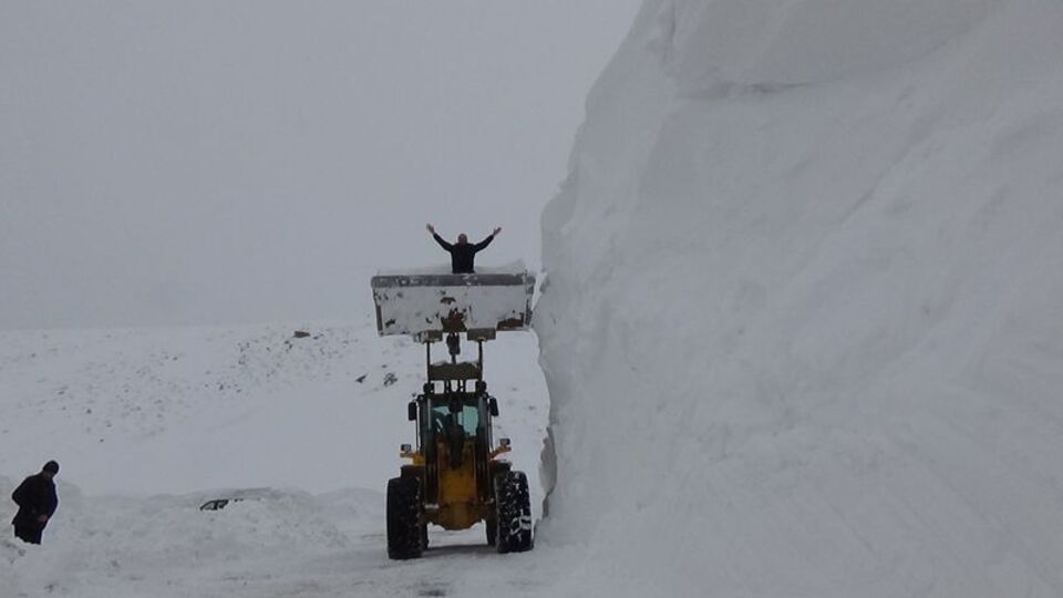 Yarım saat önce yaşananları unutup bu pozu verdiler!