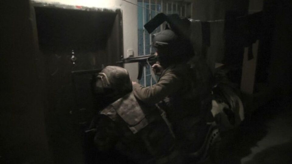 DEAŞ'ın bombacıları şafak baskınında yakalandı