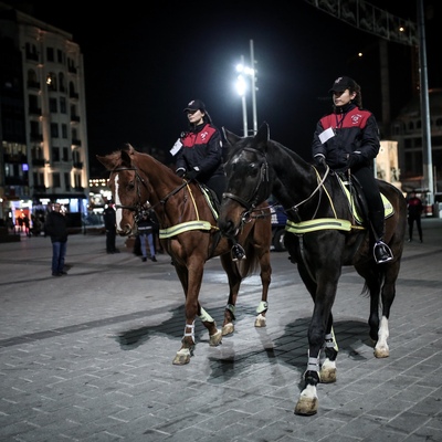 Taksim'de kalabalık artıyor... Böyle görüntülendi