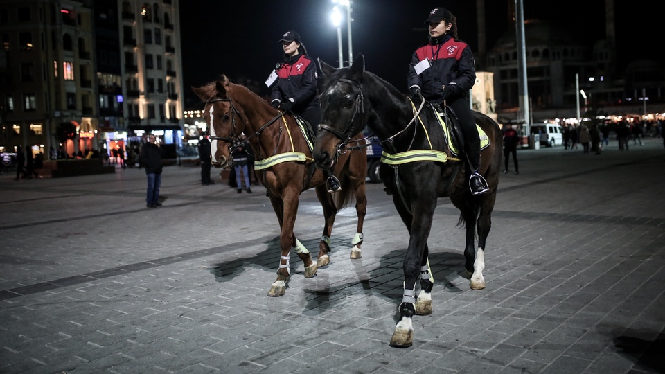 Taksim'de kalabalık artıyor... Böyle görüntülendi