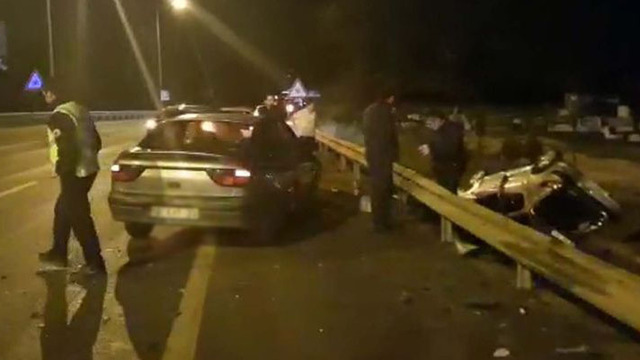 Bursa'da iki otomobil çarpıştı, 7 kişi yaralandı