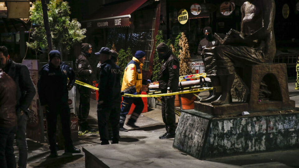 Yardım çığlığı atıyordu! 4'üncü kattan düşerek yaşamını yitirdi!