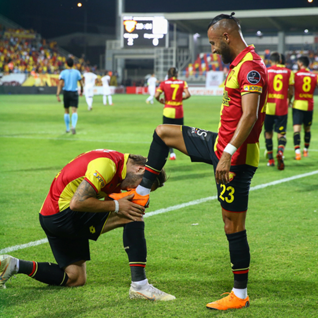 "Yasin Fenerbahçe'ye, Aatif Göztepe'ye!"