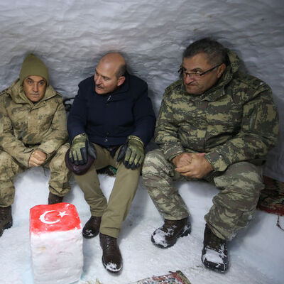 Yer: Yüksekova! Rakım: 2970! 'İglo'da Mehmetçik ile 2019!