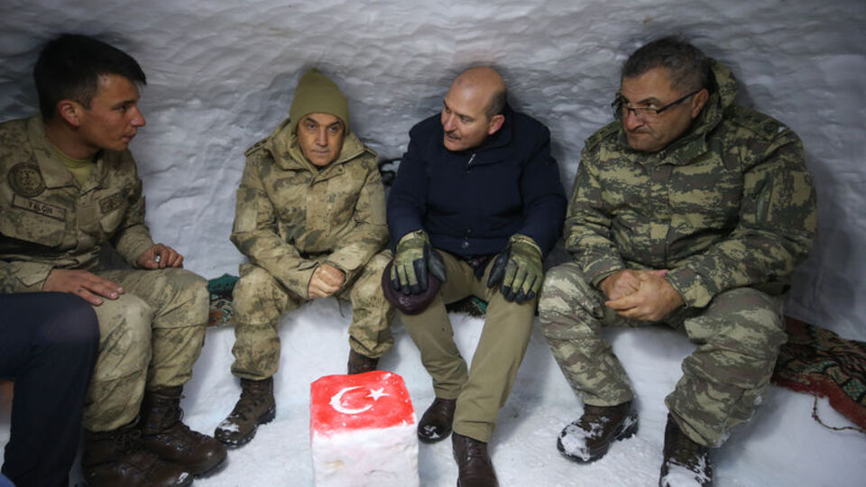 Yer: Yüksekova! Rakım: 2970! 'İglo'da Mehmetçik ile 2019!