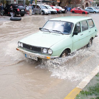 Antalya ve Muğla'da yoğun yağış hayatı olumsuz etkiledi