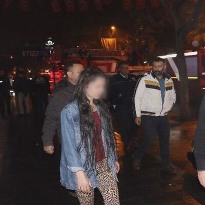 Sinirlendi evi yaktı, son anda kurtarıldı