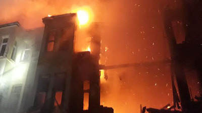 Metruk bina yangınla küle döndü