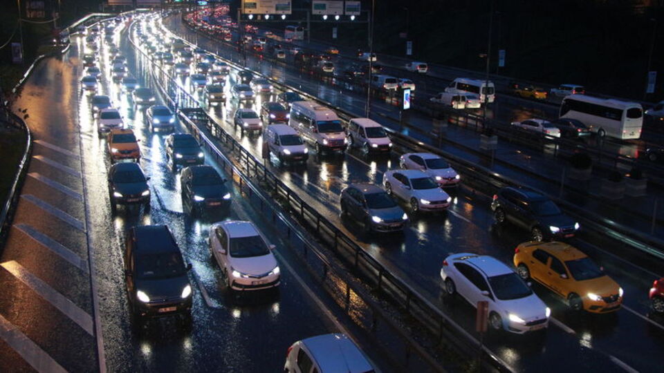 İstanbullular dikkat! Yılın ilk trafik yoğunluğu!