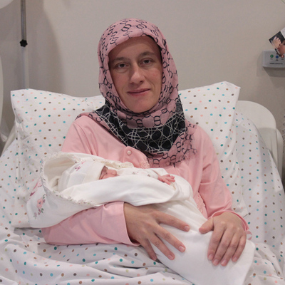 Türkiye'de ilk! Anne karnında ters duran bebek böyle çıkarıldı...