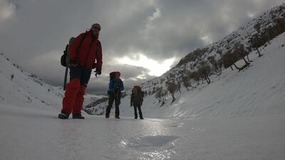 Dağcıların şok anları! Karşılama merkezinin kapısı bu hale geldi