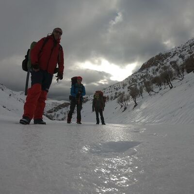 Dağcıların şok anları! Karşılama merkezinin kapısı bu hale geldi