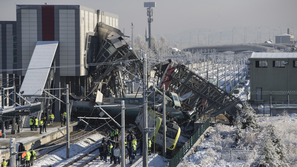 9 kişinin hayatını kaybettiği tren kazasının telsiz konuşmaları ortaya çıktı
