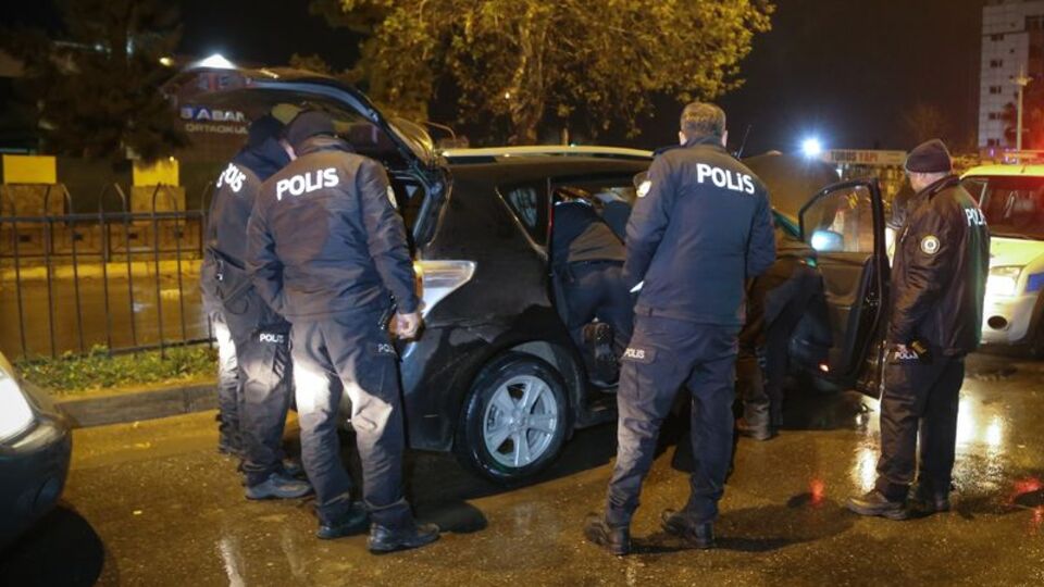 Çalıntı otomobille kaçan yabancı uyruklu şüpheliler yakalandı