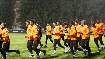 Galatasaray çalışmalara başladı! 2 isme kesik