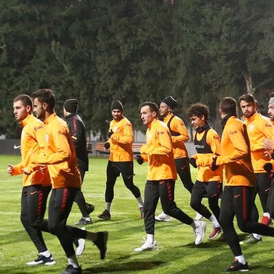 Galatasaray çalışmalara başladı! 2 isme kesik