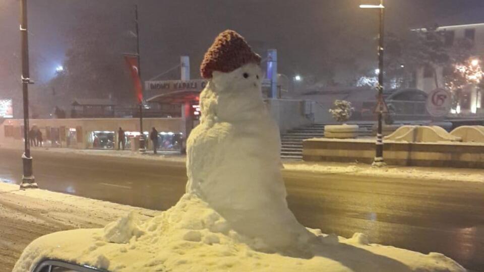 Günün en güzel görüntüsü! Çocuklar peşini bırakmadı