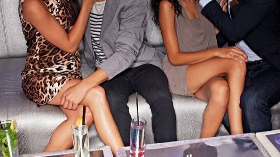 Polis, 4 çifti takibe aldı! Twitter'dan 'Swinger'a baskın: 6'sı kadın 18 gözaltı!