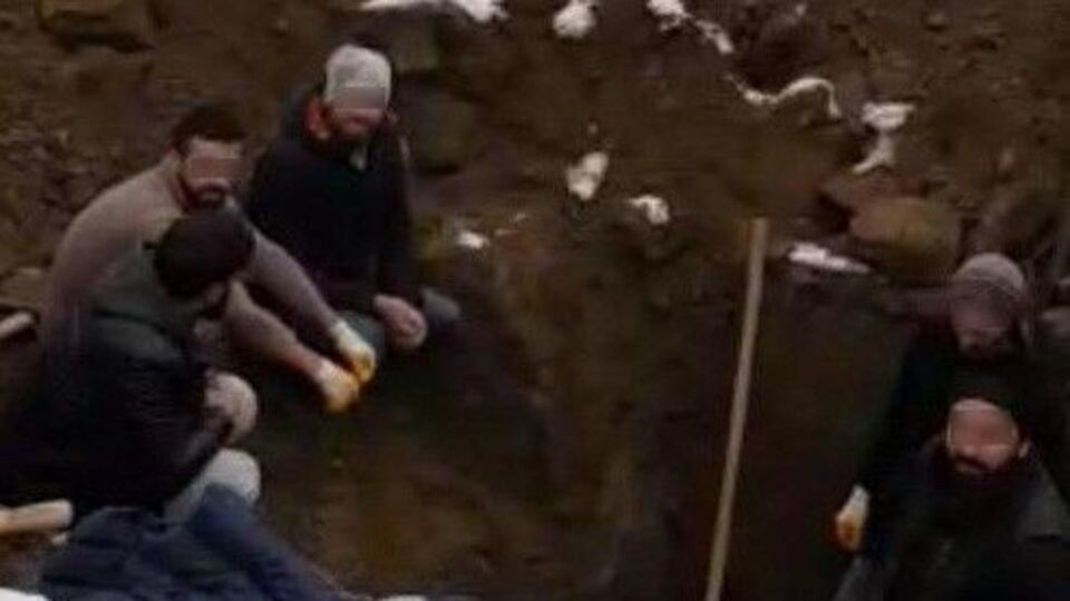 Kazdıkları çukurda suçüstü yakalandılar