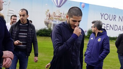 Benzia'nın kıyafeti dikkat çekti!