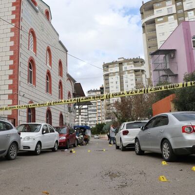 Cuma namazı çıkışı mermi yağmuru!