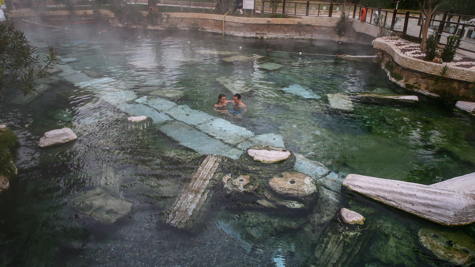 Suyu yaz kış 36 derece! Şifa arayanlar akın akın buraya gidiyor
