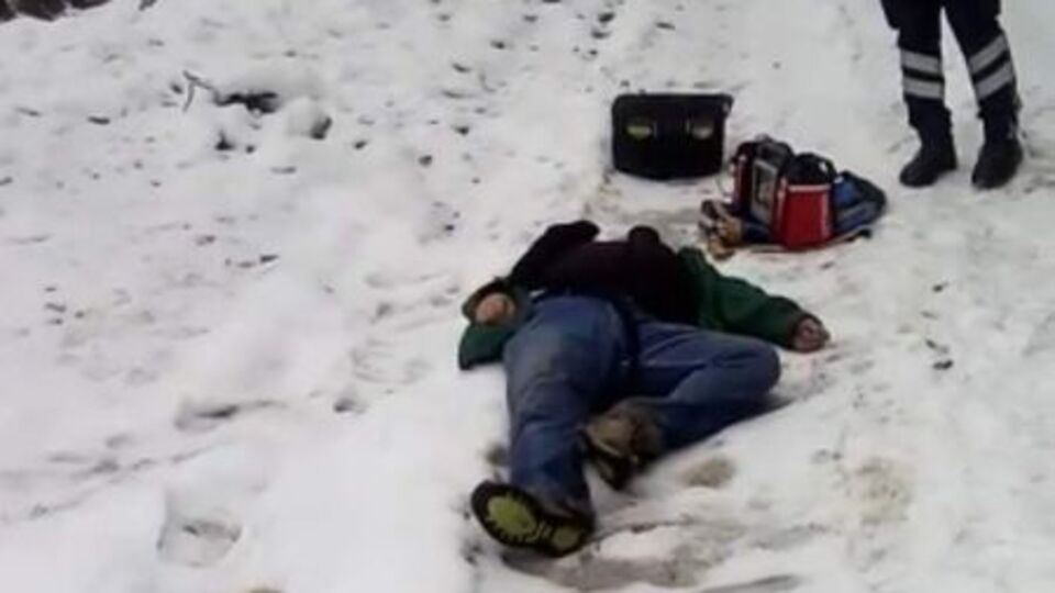 Uludağ'da inanılmaz olay! Aç kalan hayvanlara yiyecek götürüyordu!