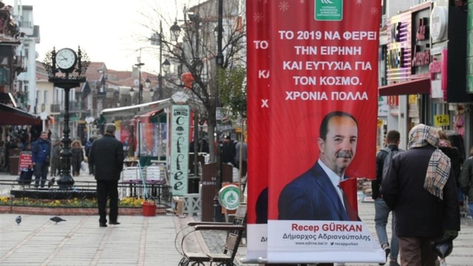 CHP'li Belediye Başkanı Gürkan'a Yunan afiş tepkisi