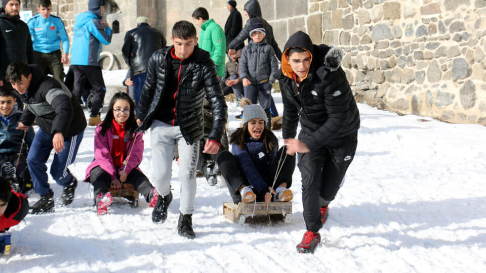 Erzurum'da 'Geleneksel Kızak Şenliği' yapıldı
