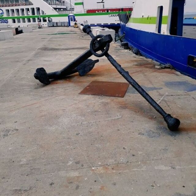 İskele inşaatında dalgıçlar buldu... 100 yıllık, 3 ton çapa