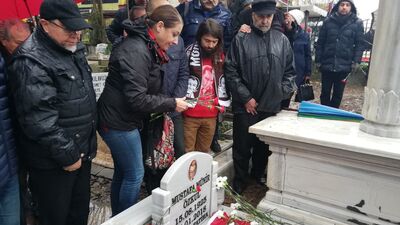 Münir Özkul mezarı başında anıldı